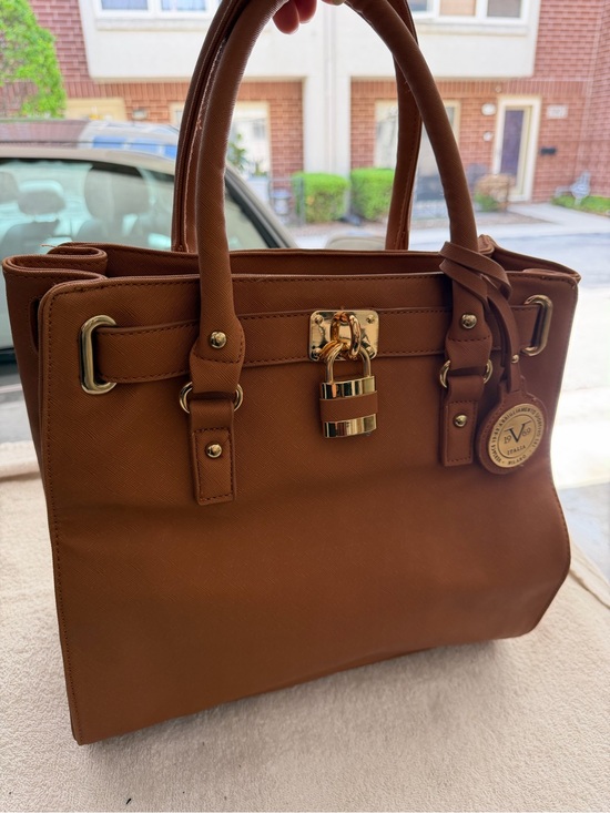 Handbags - Structured Brown Leather Tote Bag with Gold Hardware